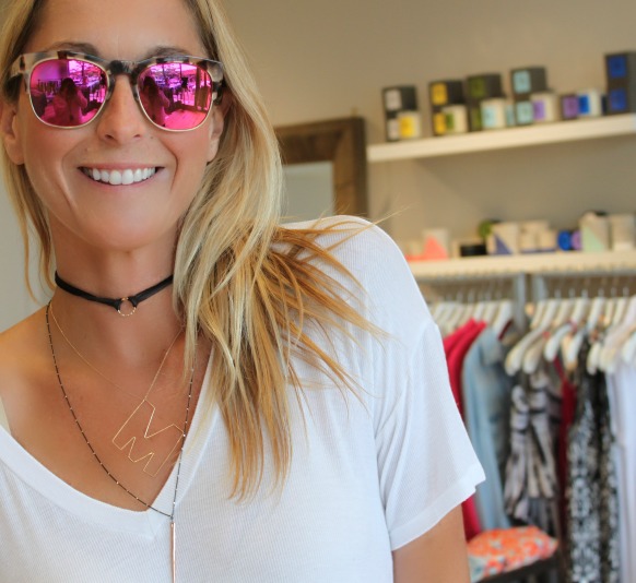 woman wearing Rose gold sunglasses and trendy summer accessories 