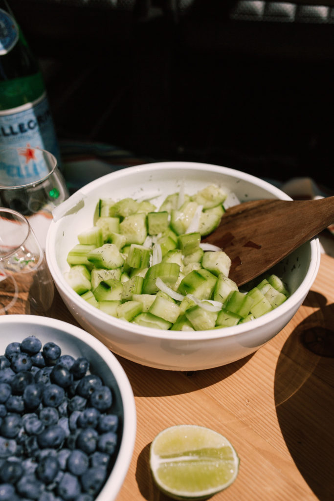 Cucumber salad with dill and white onion: The perfect outdoor dining recipe
