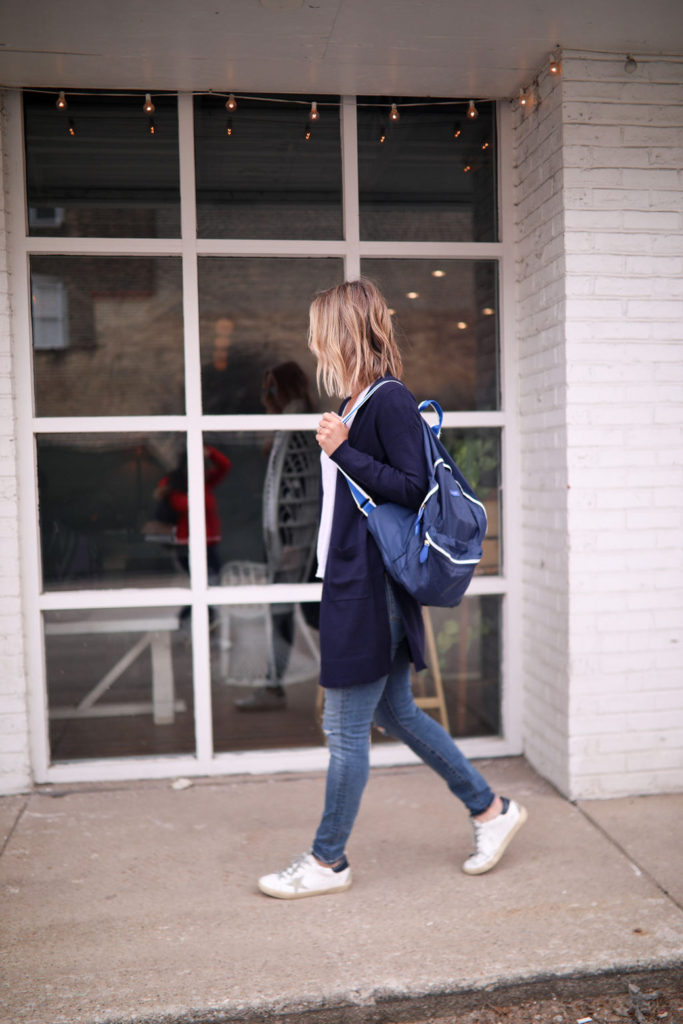 Never Without Navy is sharing a casual outfit